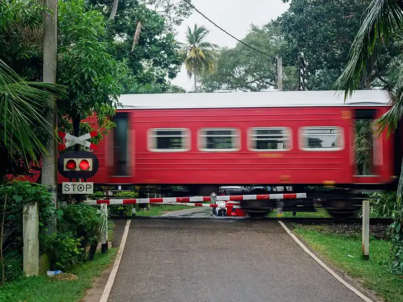 Railway crossing in Sri Lanka – essential safety guide for tourists and travellers