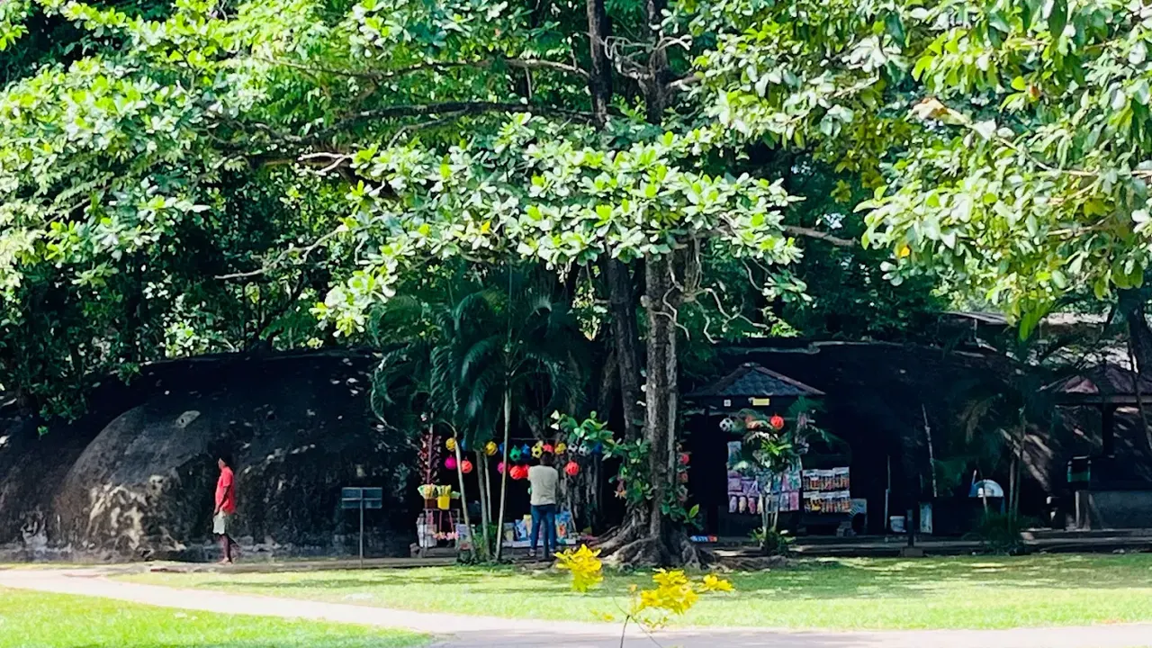 Viharamahadevi Park