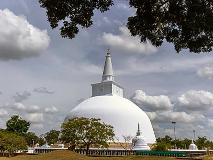 Ruwanwelisaya Stupa in Anuradhapura, Sri Lanka