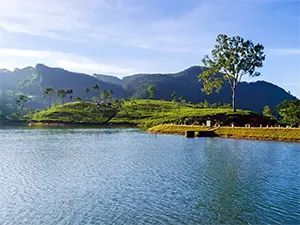 Sembuwatta Lake viewpoint on the scenic drive from Kandy to Hunnas Falls