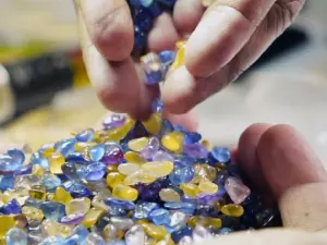 Wholesale gemstone cutting and polishing facility in Sri Lanka